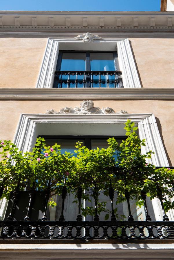 Pajaro Rebelde Panzió Sevilla Kültér fotó